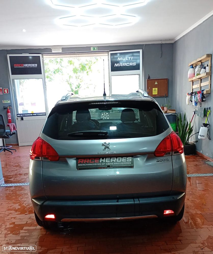 Peugeot 2008 1.2 VTi Allure - 2