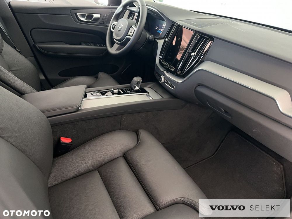 Volvo XC 60 B5 B AWD Plus Dark - 19