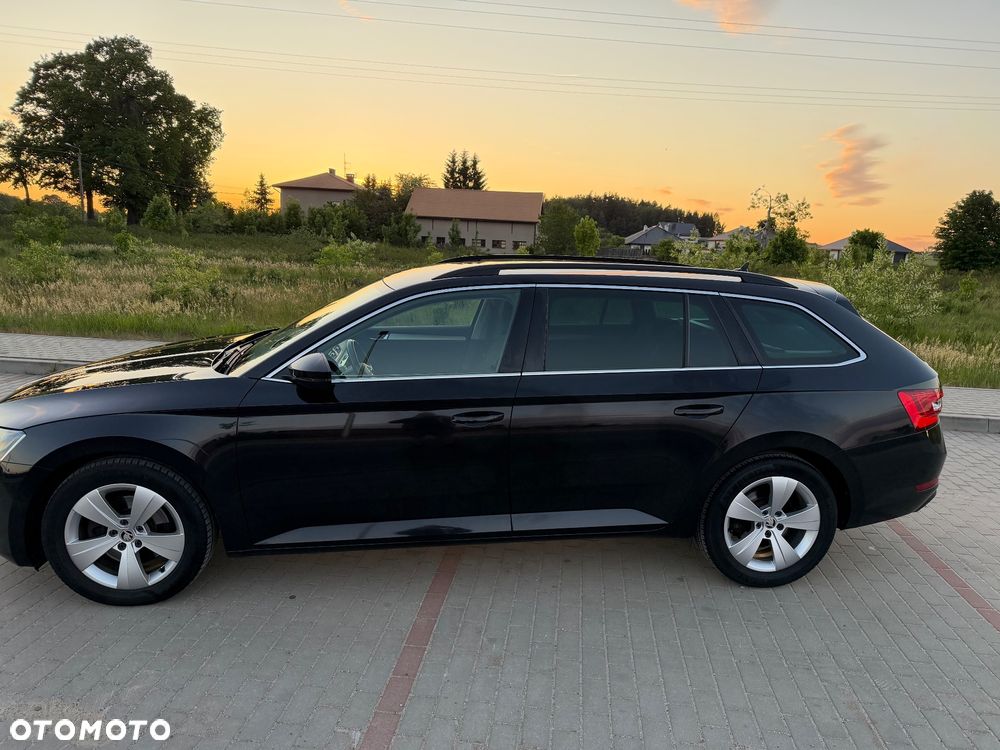 Skoda Superb 2.0 TDI Sportline - 22
