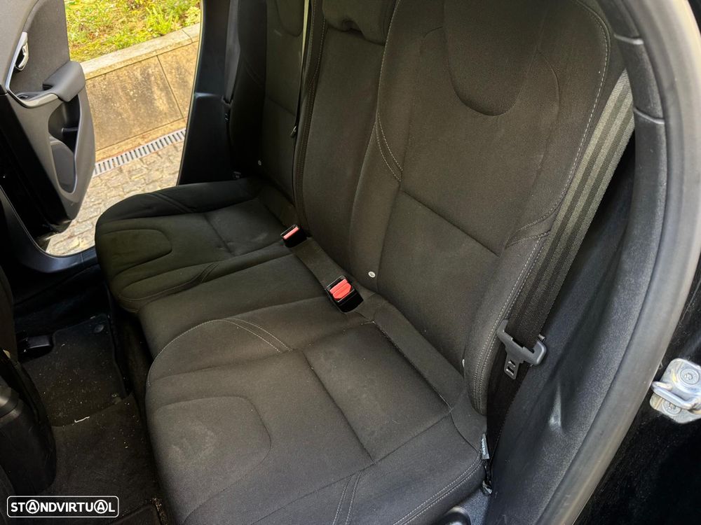 Volvo V40 2.0 D2 Momentum - 4