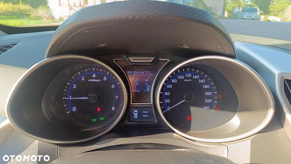 Hyundai Veloster - 8
