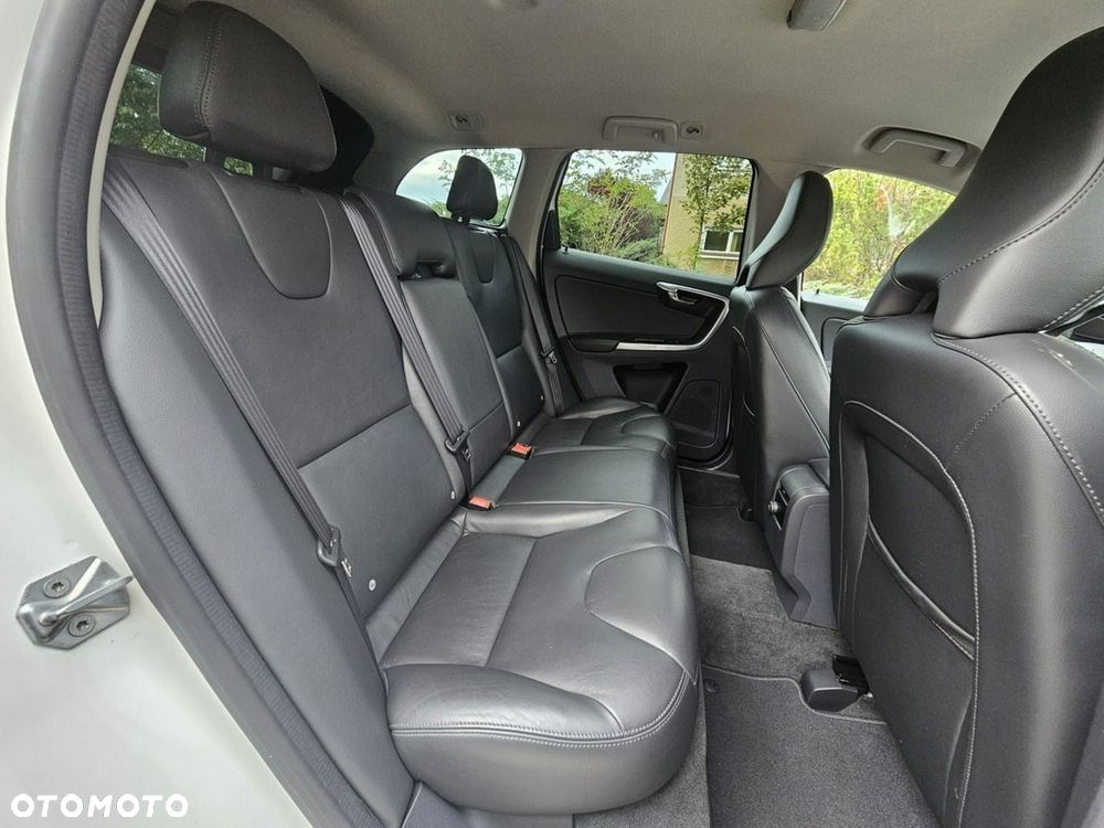 Volvo XC 60 D3 Geartronic Momentum - 19