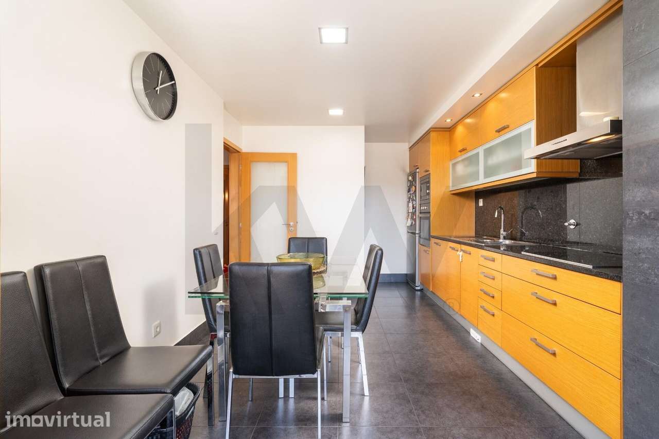 Luminoso Apartamento T4 com Garagem para 2/3 Carros – Quinta da Portel - Grande imagem: 4/43