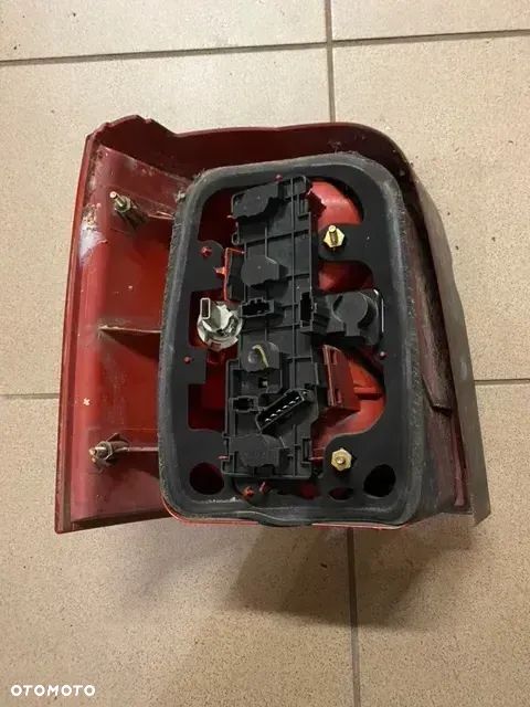 LAMPA TYŁ PRAWA VOLKSWAGEN VW PASSAT B5 KOMBI LIFT - 3