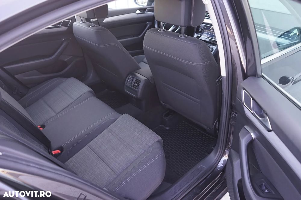 Volkswagen Passat - 24
