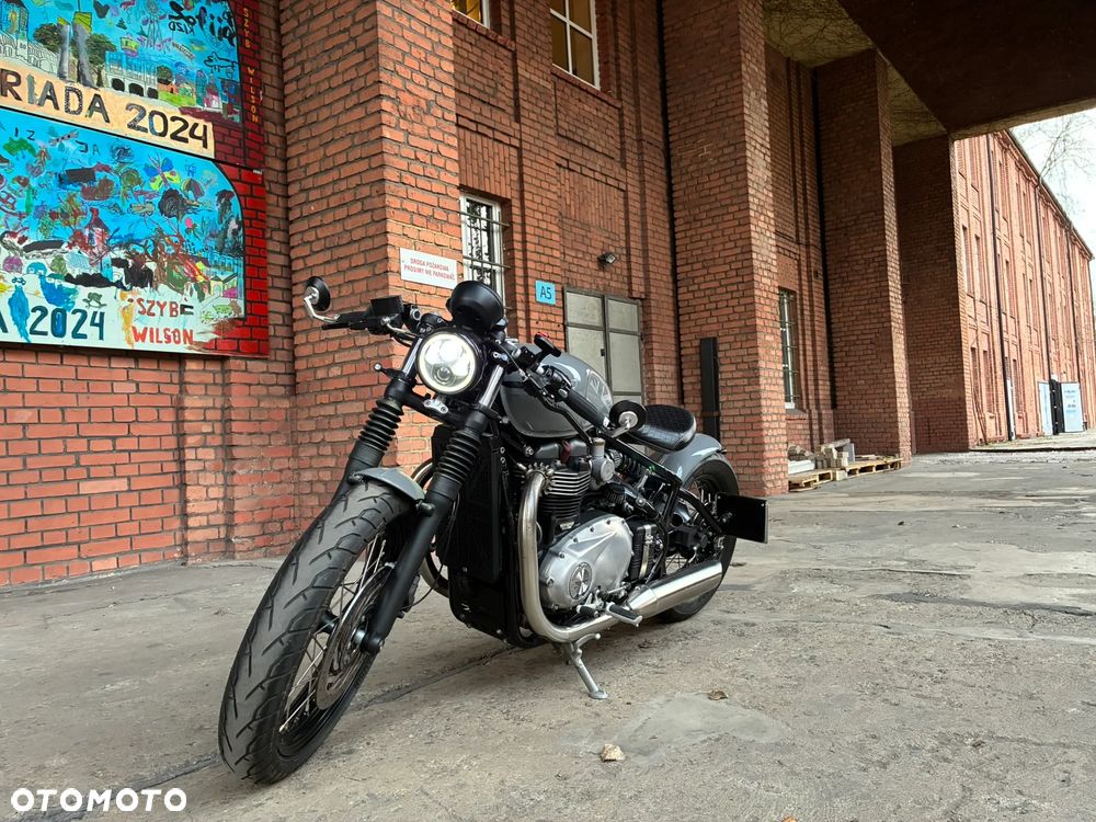 Triumph Bonneville Bobber - 11