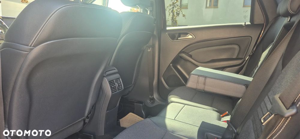 Mercedes-Benz Klasa B 220 4-Matic AMG Line - 7