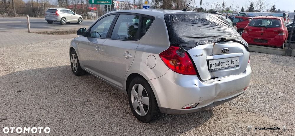 Kia Ceed - 4