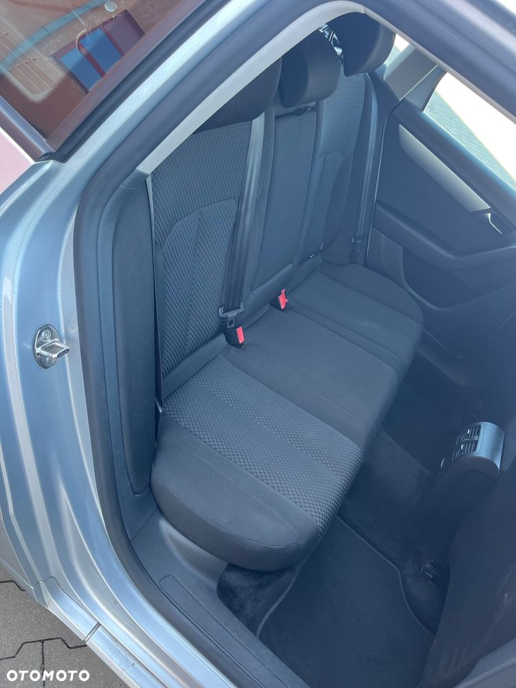 Volkswagen Passat - 19