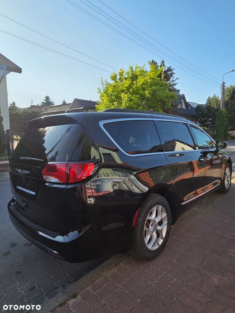 Chrysler Pacifica - 13