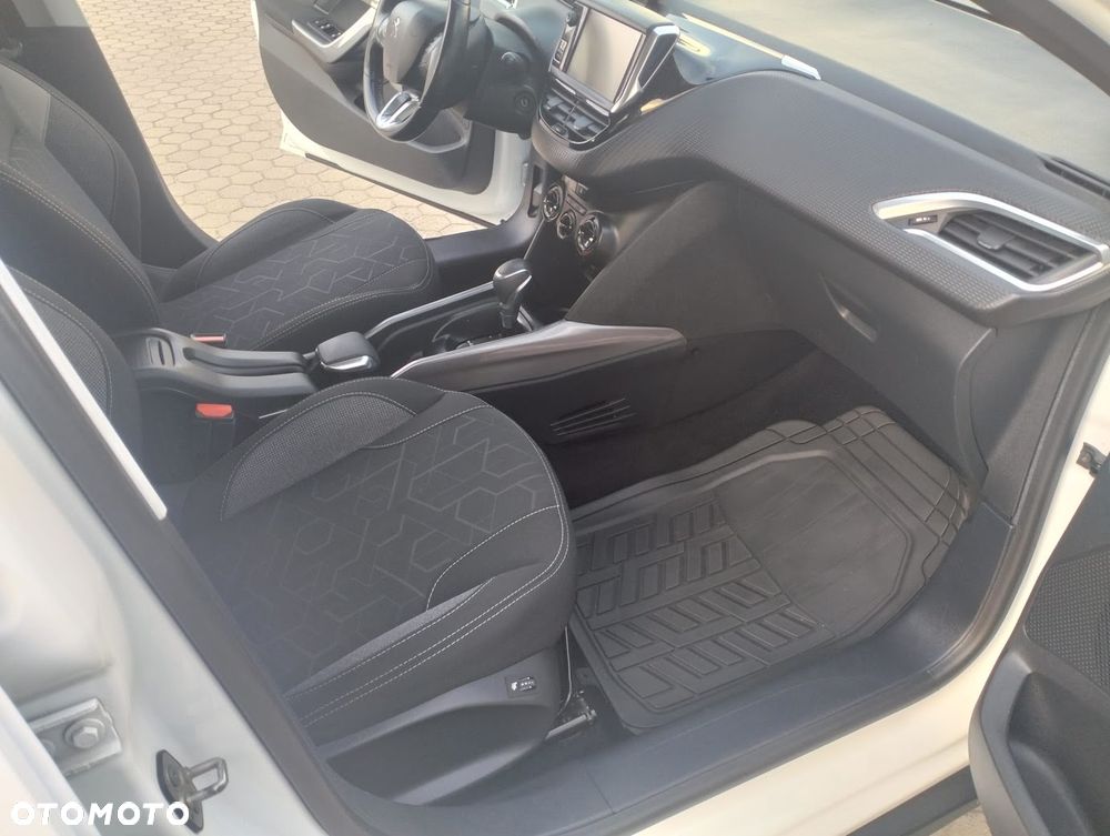 Peugeot 2008 1.2 Pure Tech Style S&S EAT6 - 9