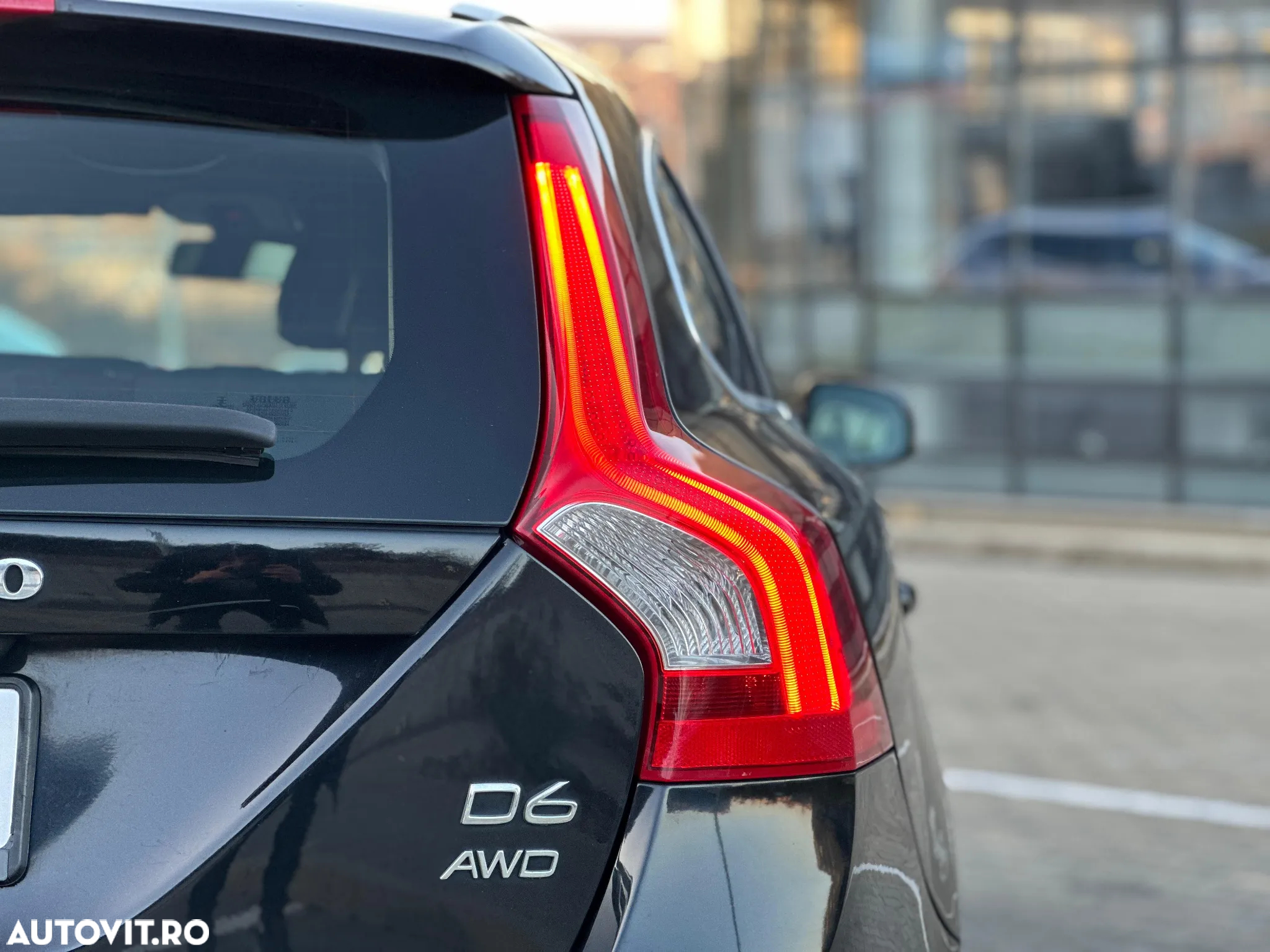 Volvo V60 D6 Plug-In-Hybrid AWD Geartronic Summum - 23