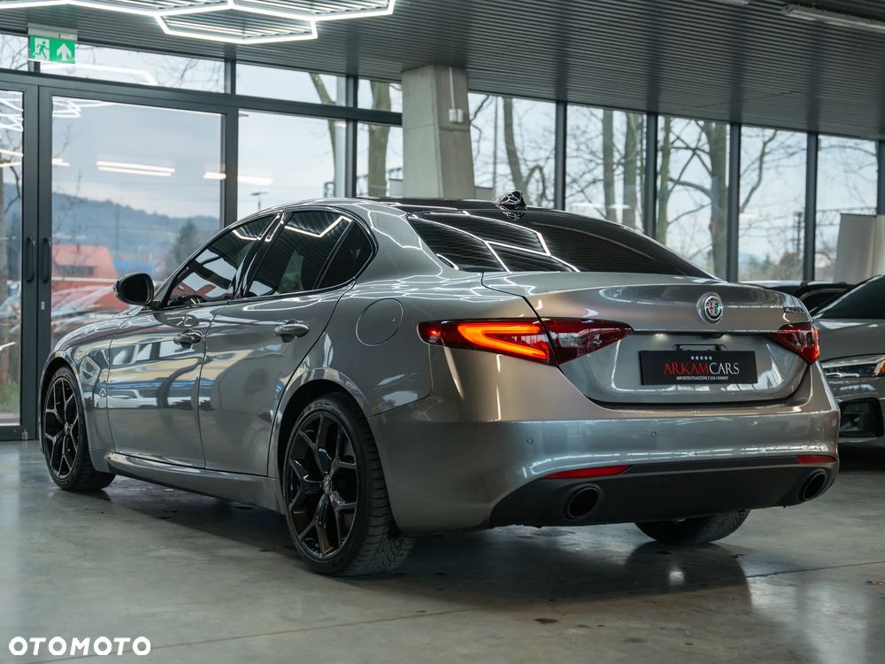 Alfa Romeo Giulia - 6