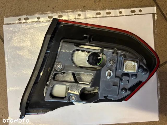 LAMPA TYŁ LEWA W KLAPĘ MERCEDES C KLASA W205 KOMBI A2059065900 - 4