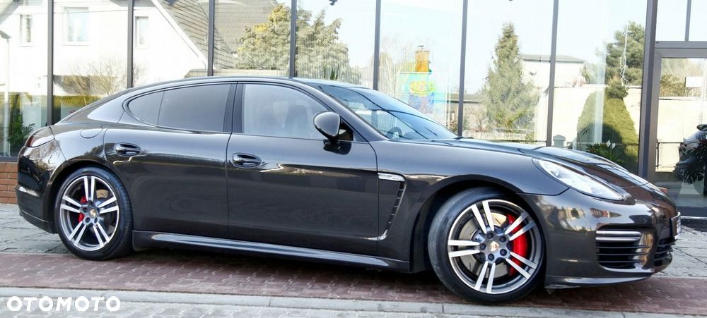 Porsche Panamera GTS PDK - 6