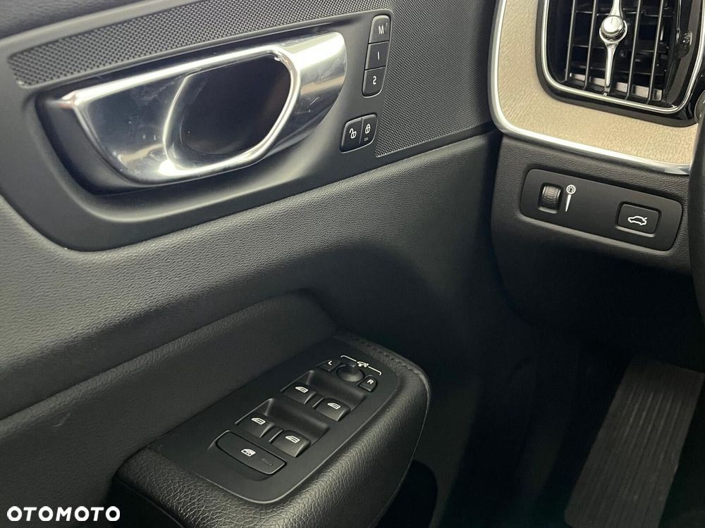 Volvo XC 60 B4 D AWD Inscription - 18