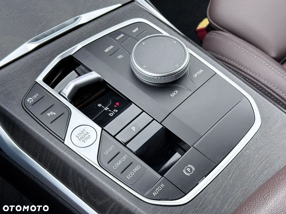 BMW Seria 3 330d xDrive M Sport - 27