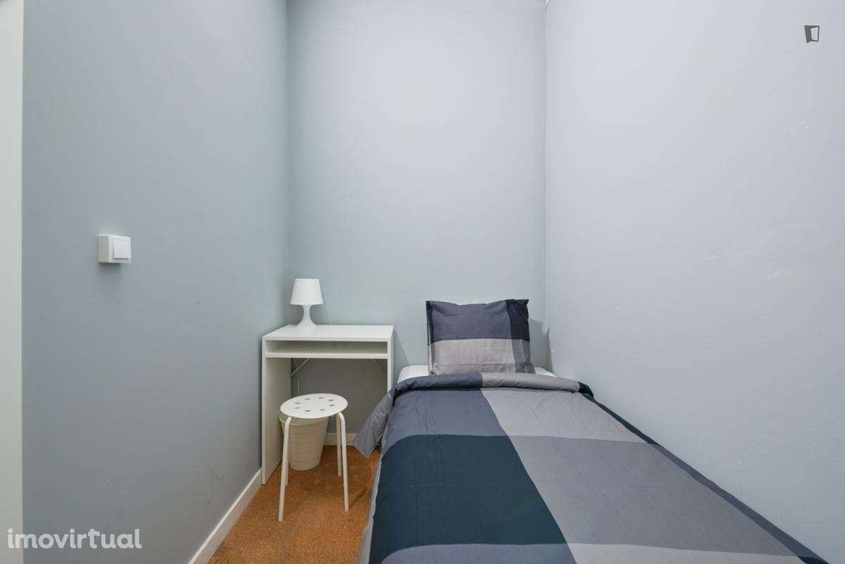 Quarto - localizado em Benfica Lisbon - Grande imagem: 3/23