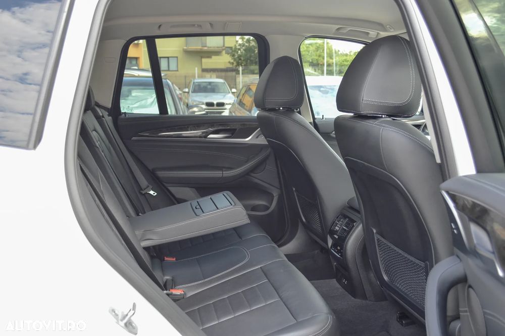 BMW X3 xDrive20i AT Luxury Line - 37