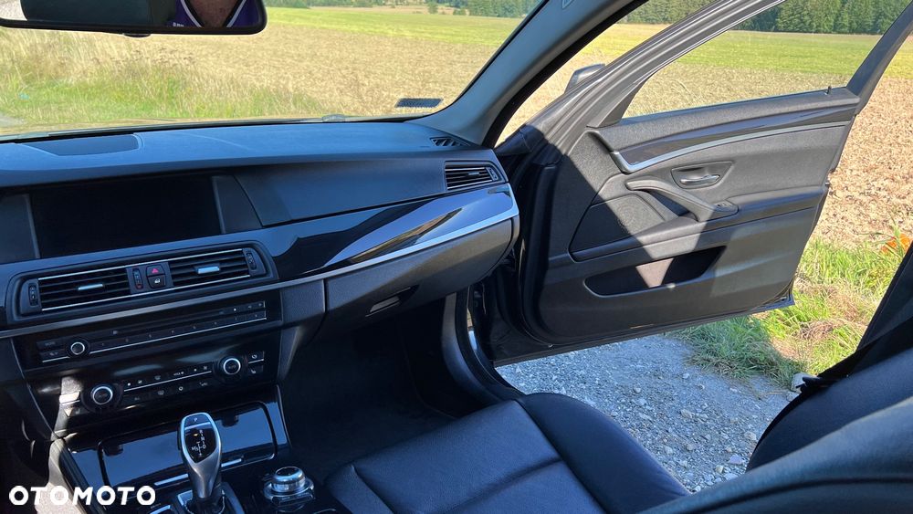 BMW Seria 5 525d xDrive - 15
