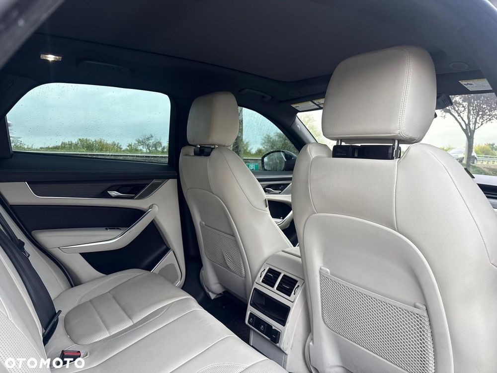 Jaguar F-Pace - 9