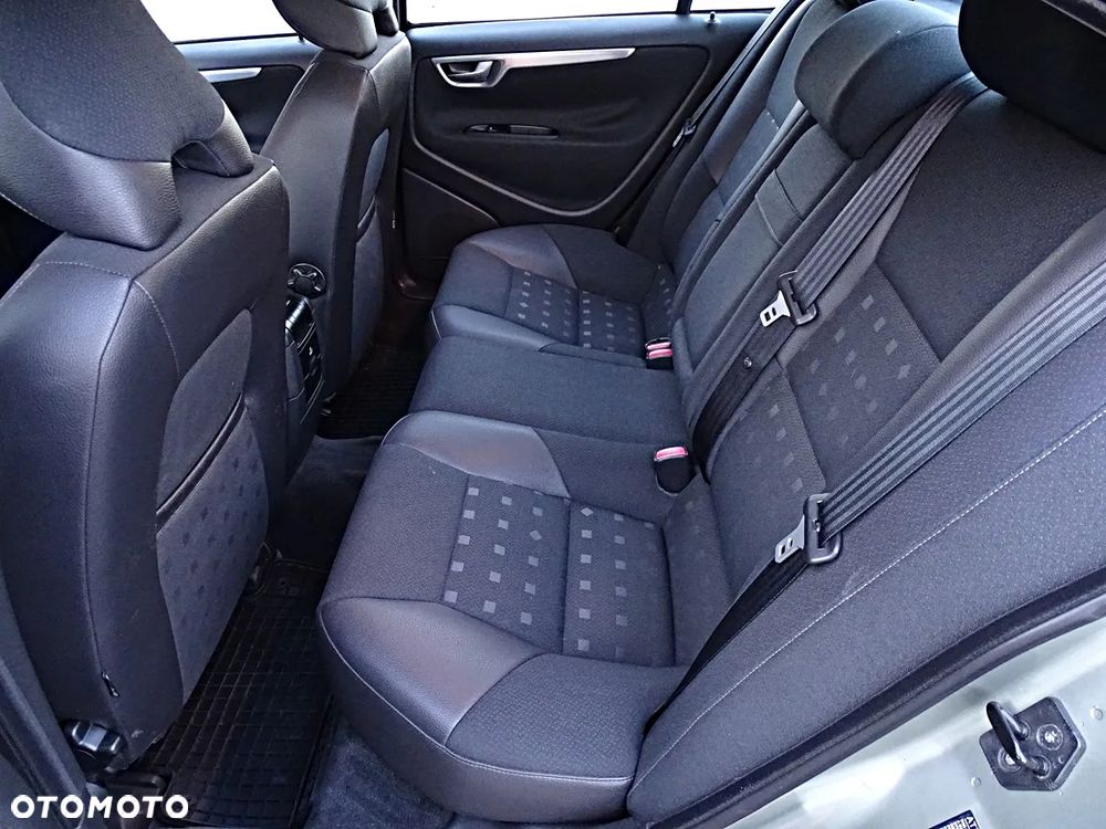 Volvo S60 2.4 Momentum - 31