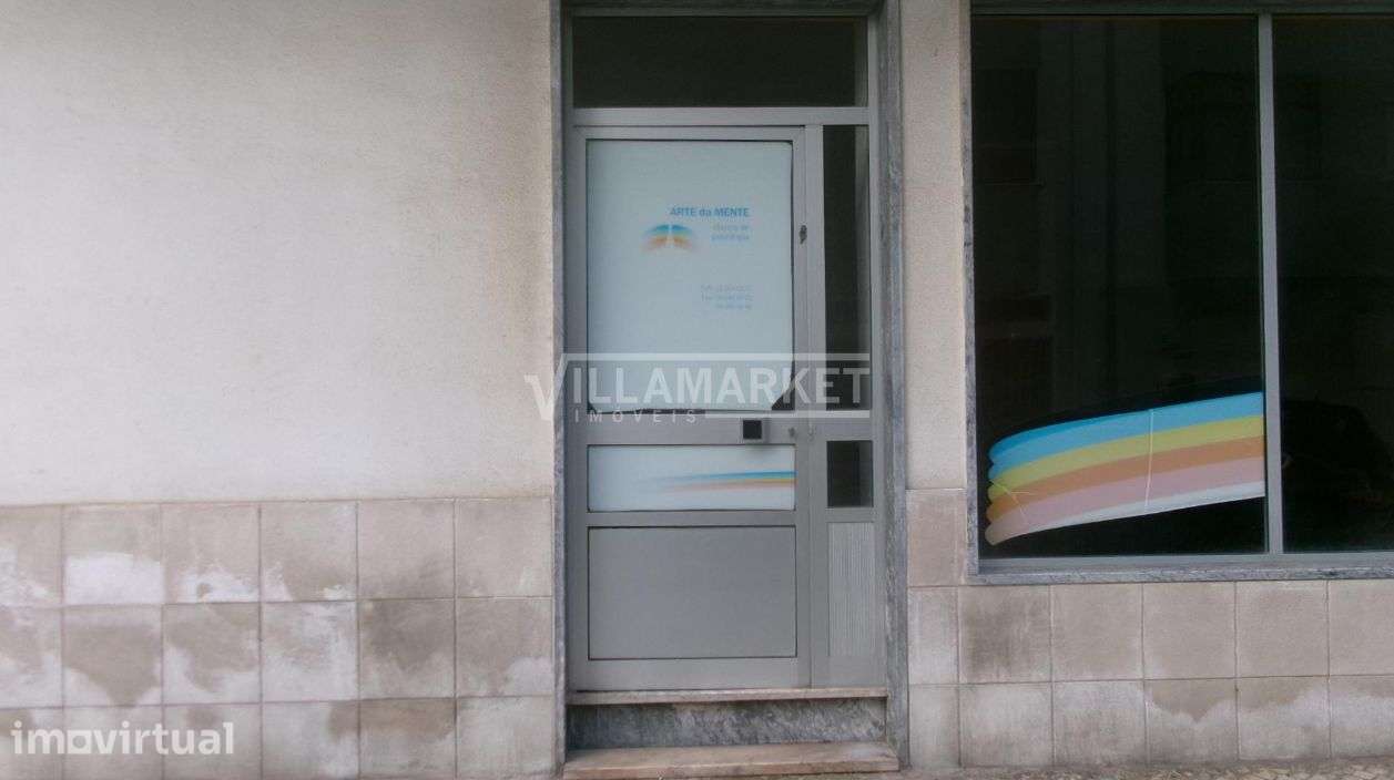 Loja da banca com 69 m2 + 1 arrecadação com 88 m2 situada na Baixa da - Grande imagem: 2/9