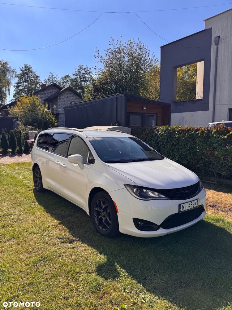 Chrysler Pacifica 2020 photo 2