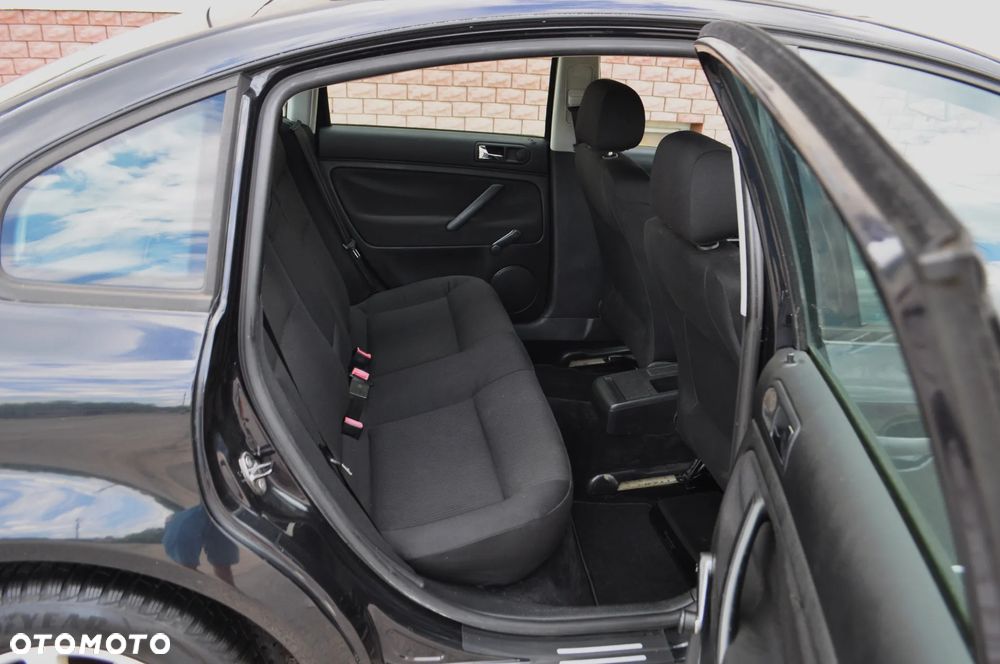 Volkswagen Passat 1.6 Comfortline - 24