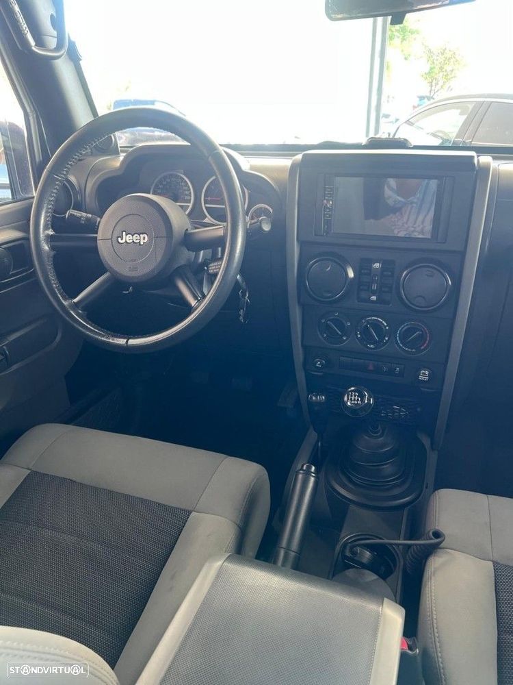 Jeep Wrangler Unlimited 2.8 CRD DPF Sport - 14