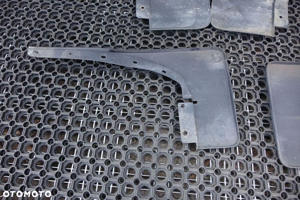 CHLAPACZ CHLAPACZE KPL 4SZT FORD RANGER 2015 EB3B-28499-C - 3