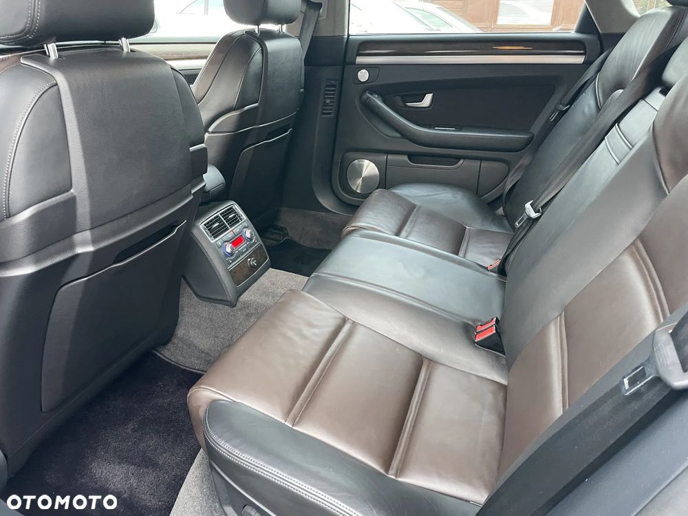 Audi S8 - 16