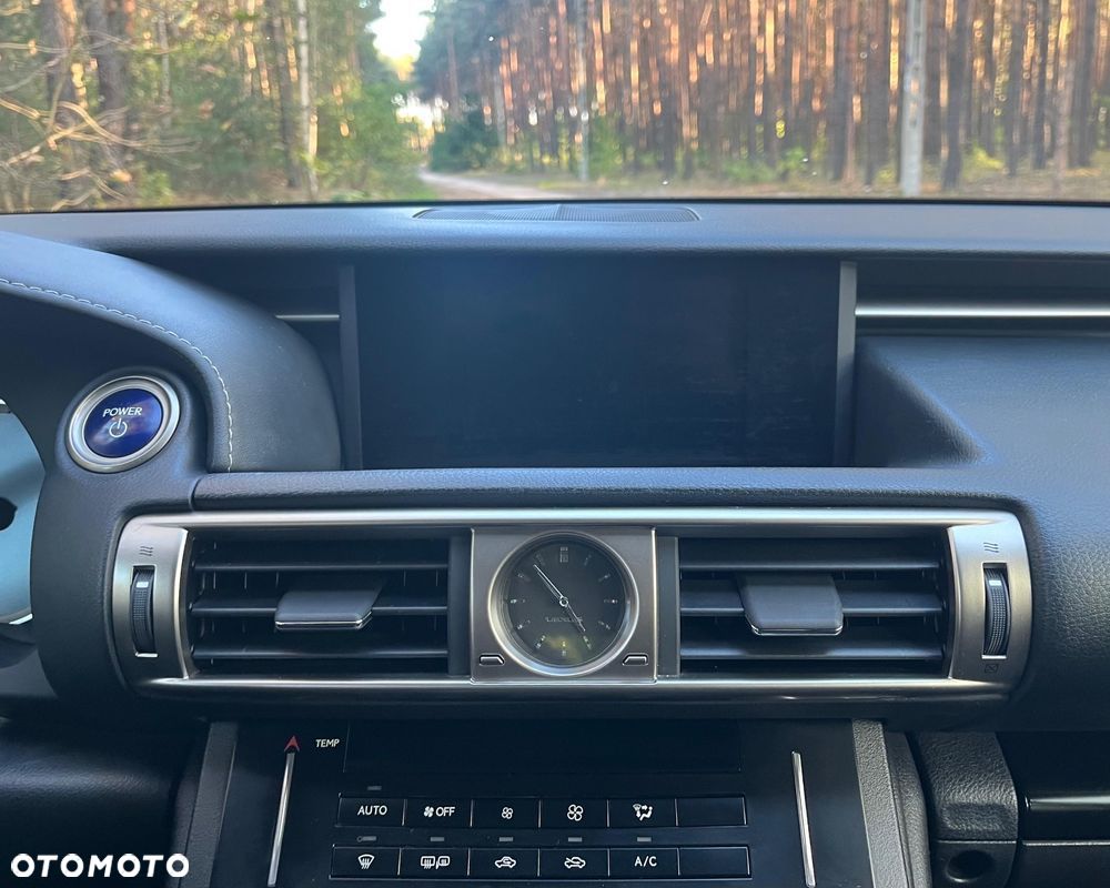 Lexus IS 300h Business - 15
