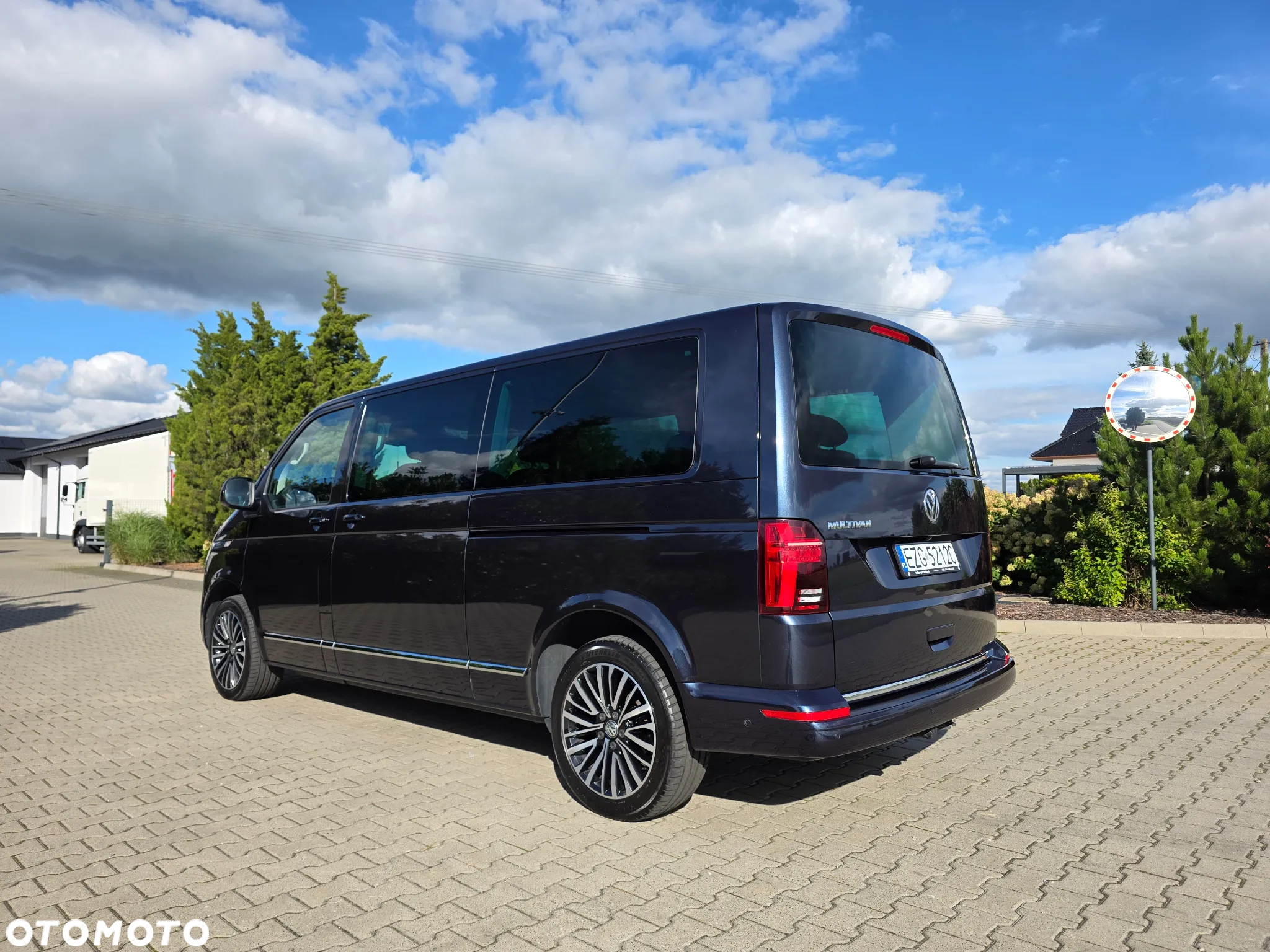 Volkswagen Multivan - 7