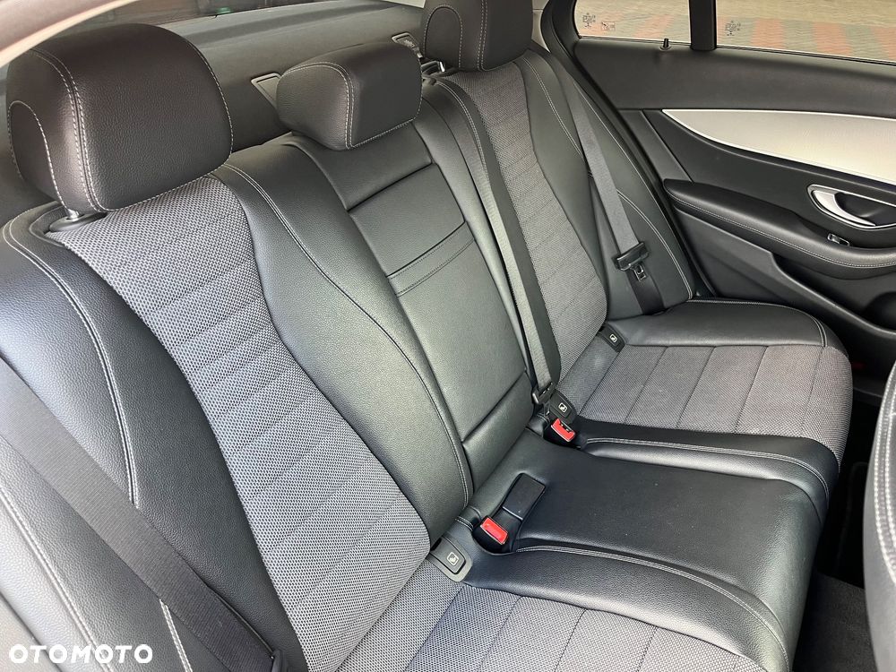 Mercedes-Benz Klasa E 200 d 9G-TRONIC - 23