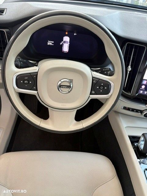 Volvo XC 60 B4 MHEV AT FWD Core - 13