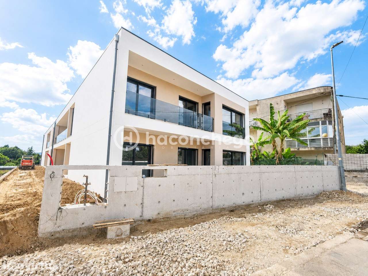 Apartamento T2 com logradouro e garagem Galegos Santa Maria Barcelos - Grande imagem: 3/26