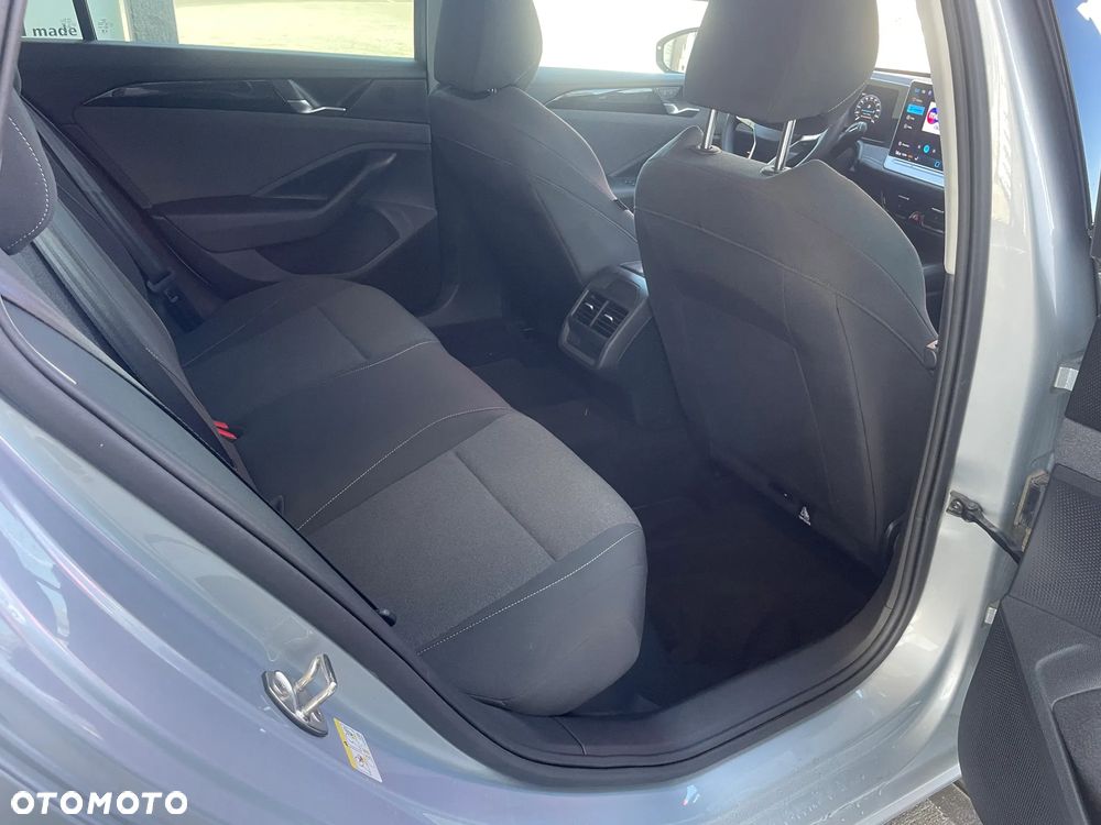 Volkswagen Passat - 14