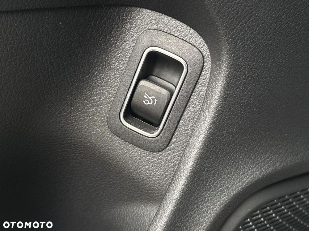 Mercedes-Benz CLA - 16