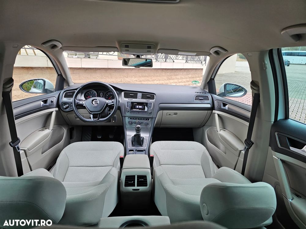 Volkswagen Golf - 11