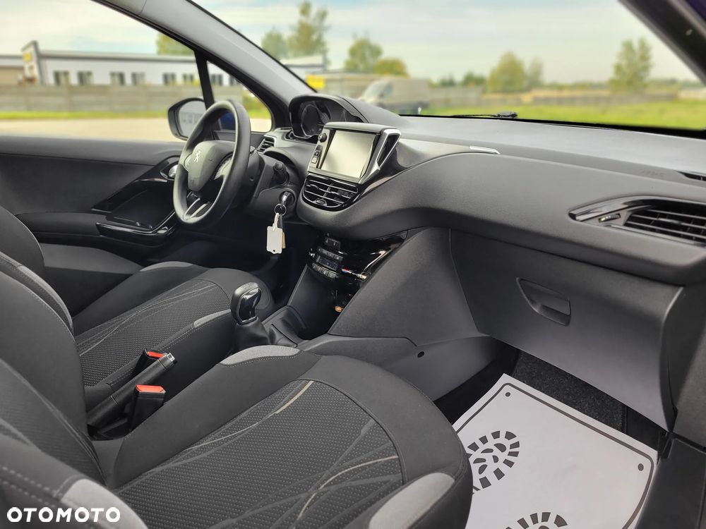 Peugeot 208 - 13