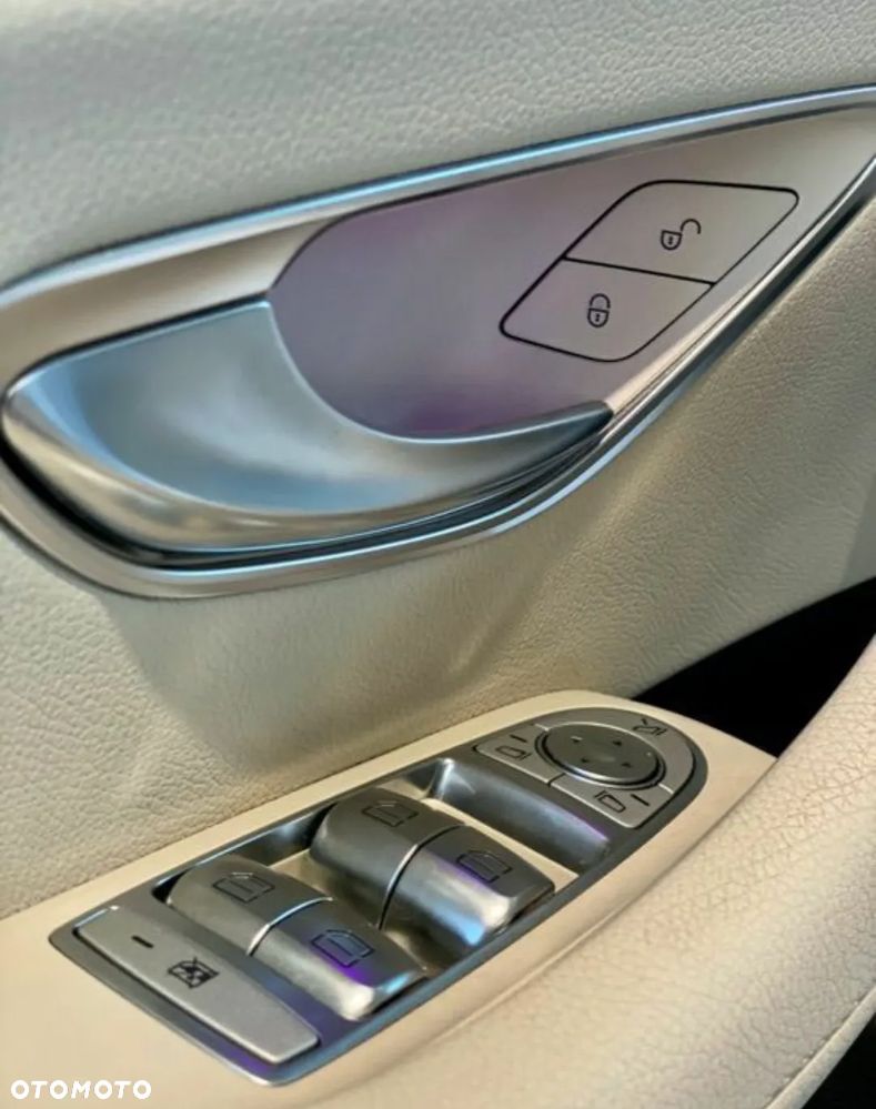 Mercedes-Benz Klasa E 220 d 9G-TRONIC - 21