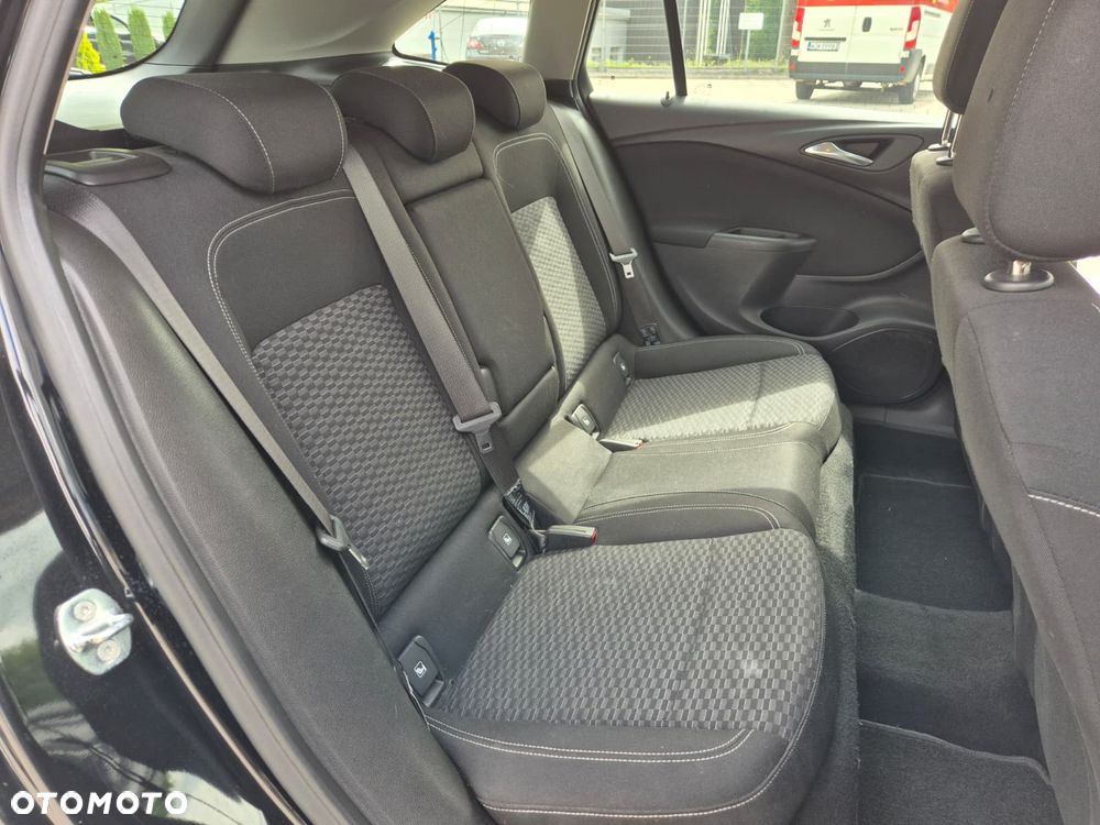 Opel Astra 1.6 CDTI Sport - 22