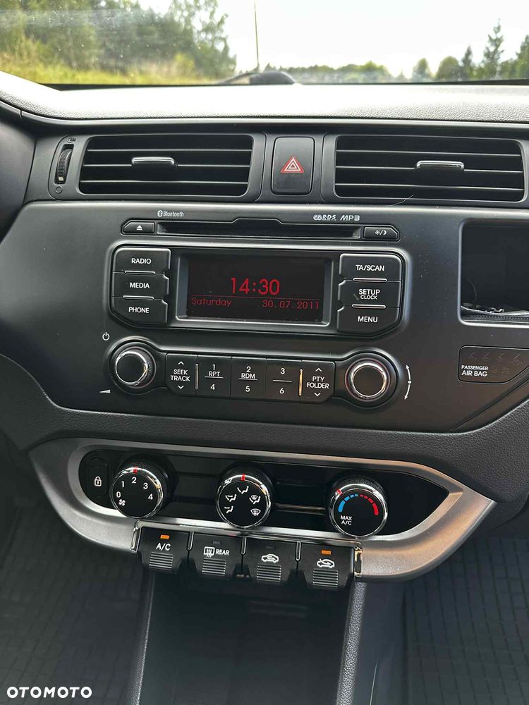 Kia Rio - 12