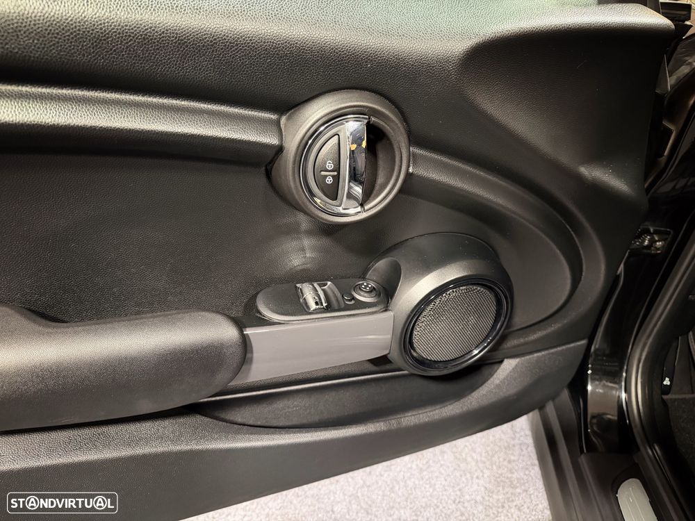 MINI 3 Portas One D - 18