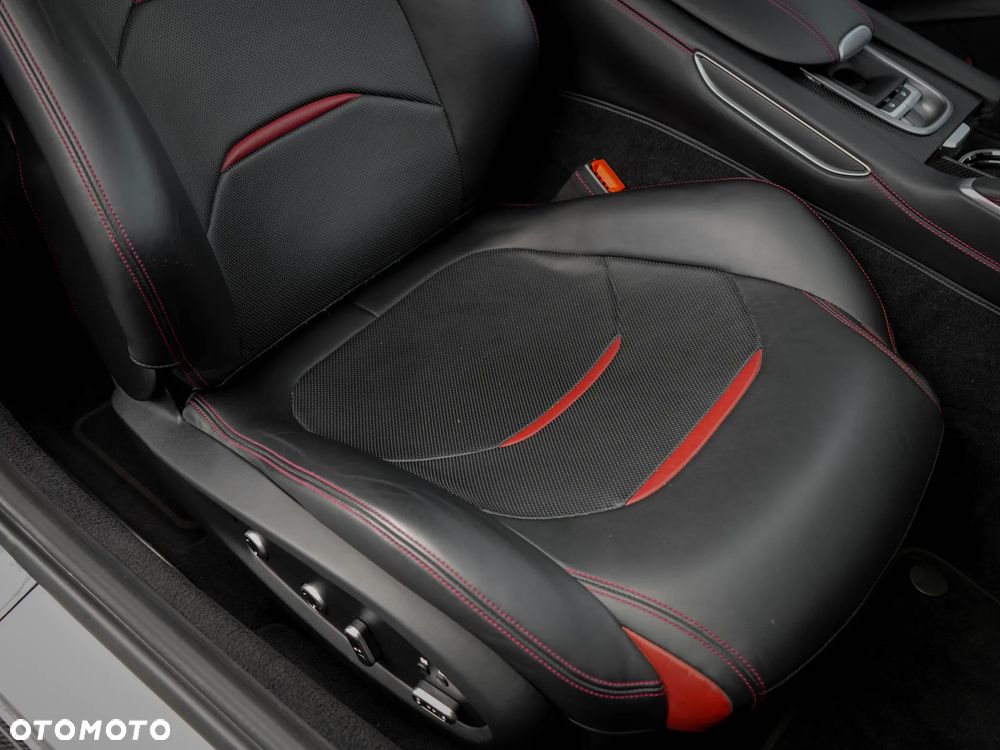Ferrari GTC4Lusso - 30