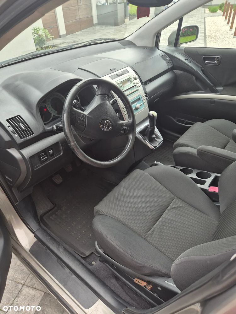 Toyota Corolla Verso 2.0 D-4D - 14