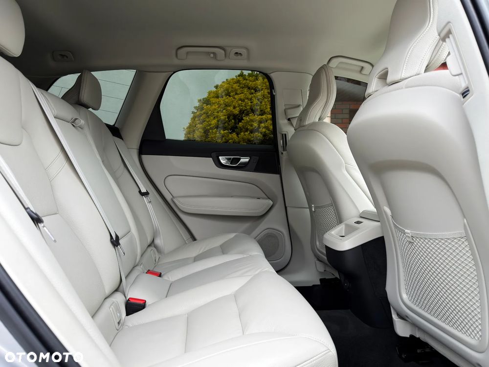 Volvo XC 60 B4 D AWD Inscription - 9