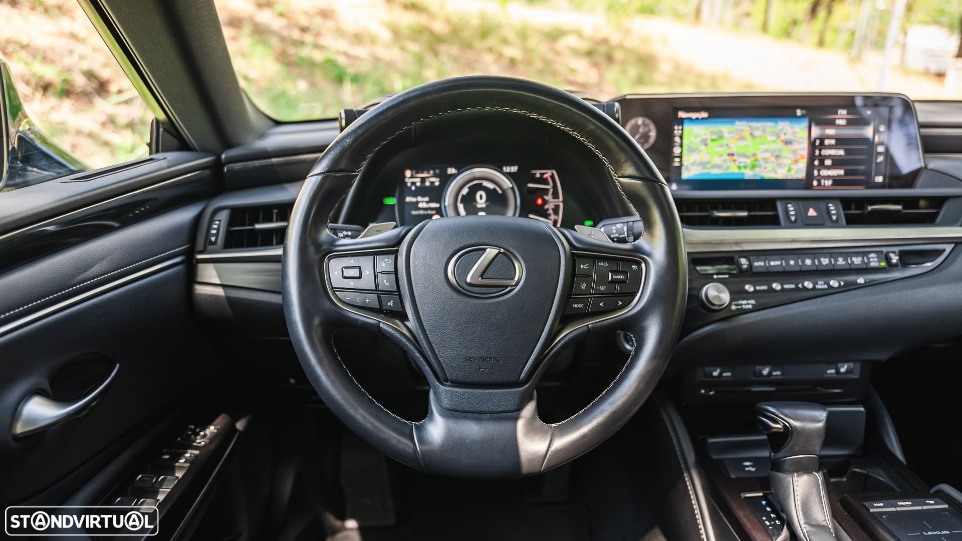 Lexus ES 300h Special Edition - 23