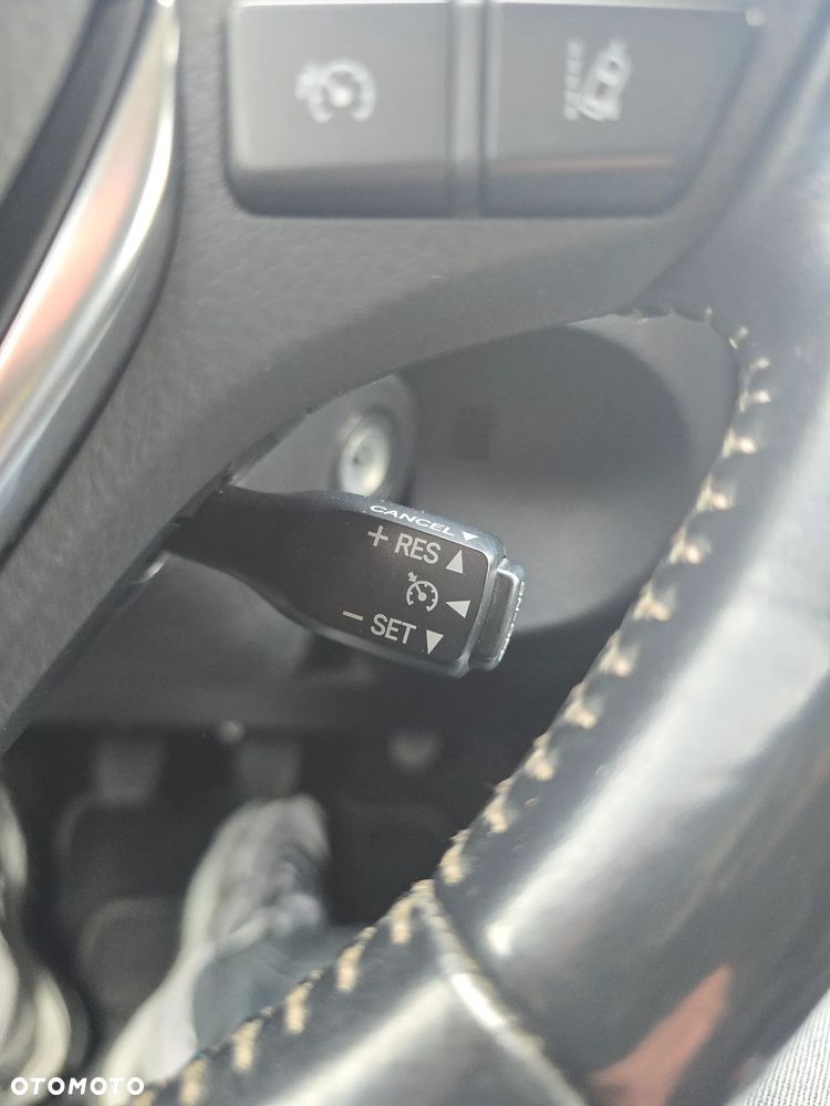 Toyota Auris 1.6 Premium - 20